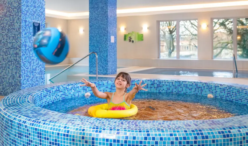 Royal Club Hotel Visegr�d - M�rcius 15.  (min. 2 �j)
