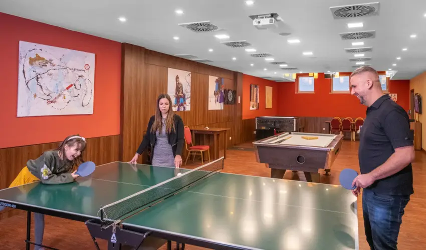 Royal Club Hotel Visegr�d - M�rcius 15.  (min. 2 �j)