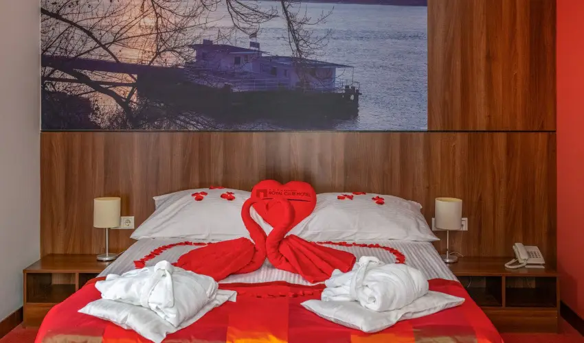 Royal Club Hotel Visegr�d - M�rcius 15.  (min. 2 �j)
