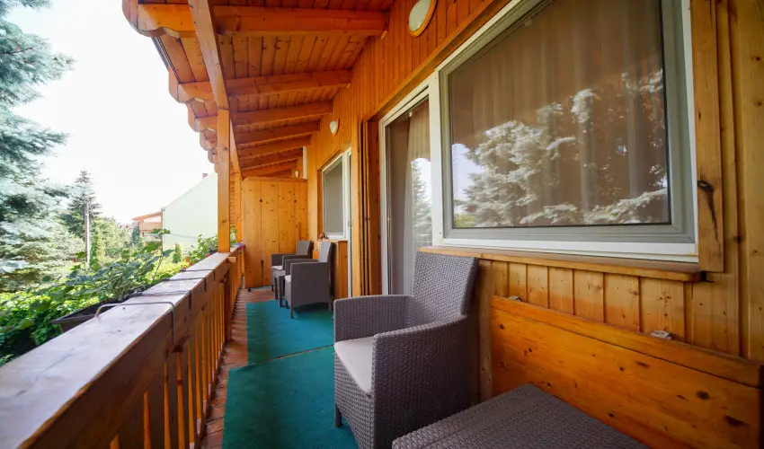 Siesta Vend�gh�z Eger - M�rcius 15. (min. 2 �j)