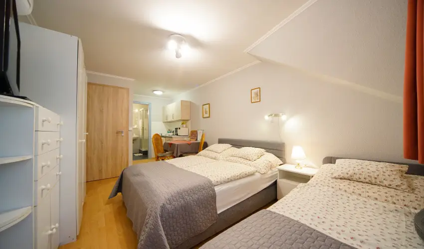 Siesta Vend�gh�z Eger - M�rcius 15. (min. 2 �j)