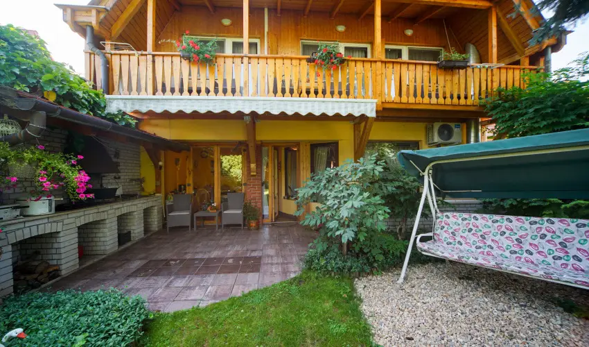 Siesta Vend�gh�z Eger - M�rcius 15. (min. 2 �j)