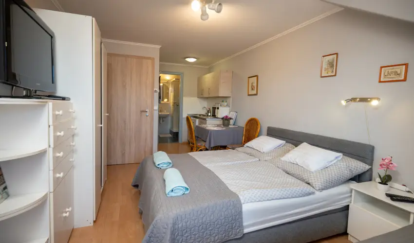 Siesta Vend�gh�z Eger - M�rcius 15. (min. 2 �j)