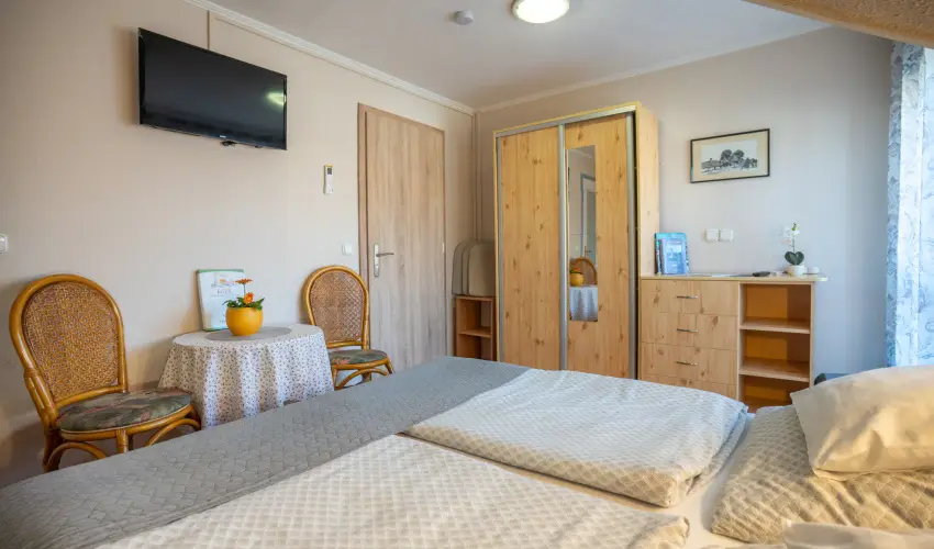 Siesta Vend�gh�z Eger - M�rcius 15. (min. 2 �j)