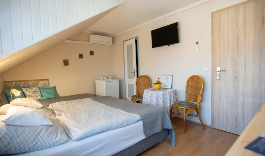 Siesta Vend�gh�z Eger - M�rcius 15. (min. 2 �j)