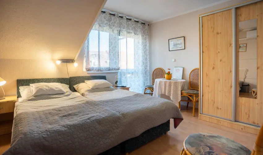 Siesta Vend�gh�z Eger - M�rcius 15. (min. 2 �j)
