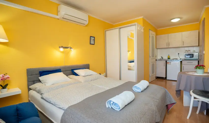 Siesta Vend�gh�z Eger - M�rcius 15. (min. 2 �j)