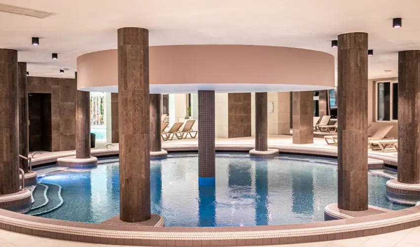 Ambient Hotel & ThermalSPA**** Sikonda - M�rcius 15. (min. 2 �j)