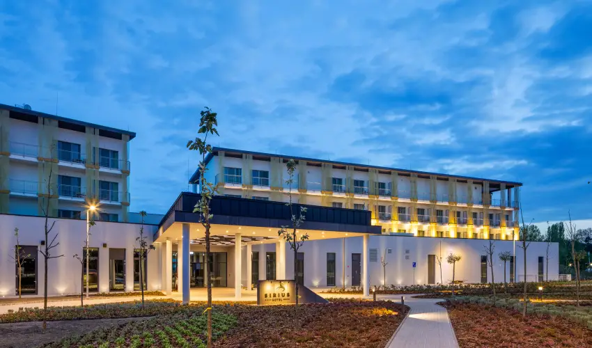 Sirius Hotel Keszthely - M�rcius 15. (min. 3 �j)