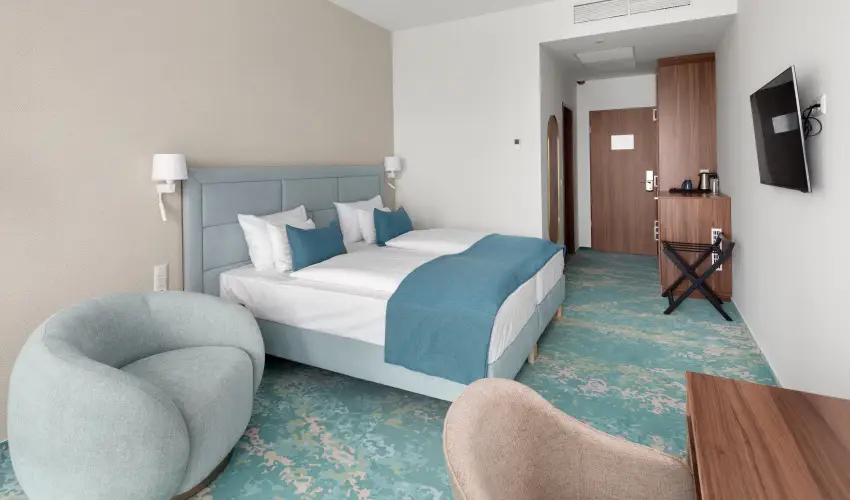 Sirius Hotel Keszthely - M�rcius 15. (min. 3 �j)