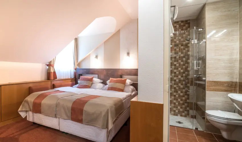 Hotel Spa H�v�z H�v�z - M�rcius 15. (min. 2 �j)