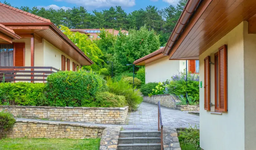 Szalajka Liget Hotel �s Apartmanh�zak Szilv�sv�rad - M�rcius 15. (min. 2 �j)