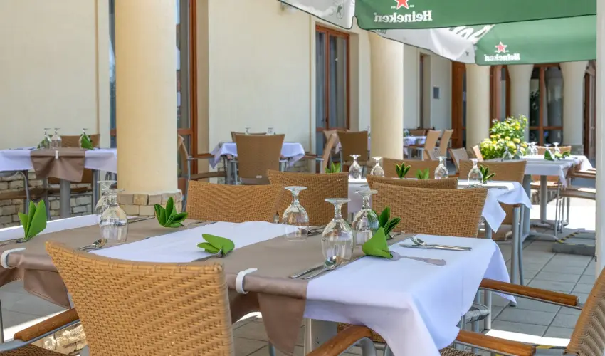 Szalajka Liget Hotel �s Apartmanh�zak Szilv�sv�rad - M�rcius 15. (min. 2 �j)