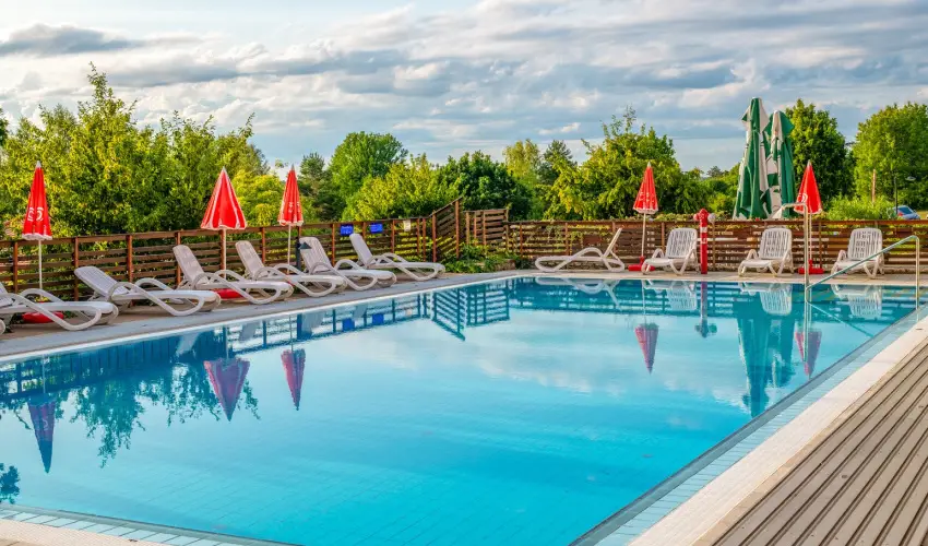 Szalajka Liget Hotel �s Apartmanh�zak Szilv�sv�rad - M�rcius 15. (min. 2 �j)