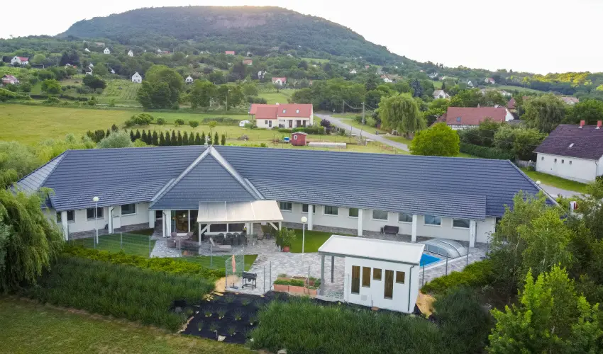 Szent Gy�rgy-hegy Residence Hegymagas - M�rcius 15.