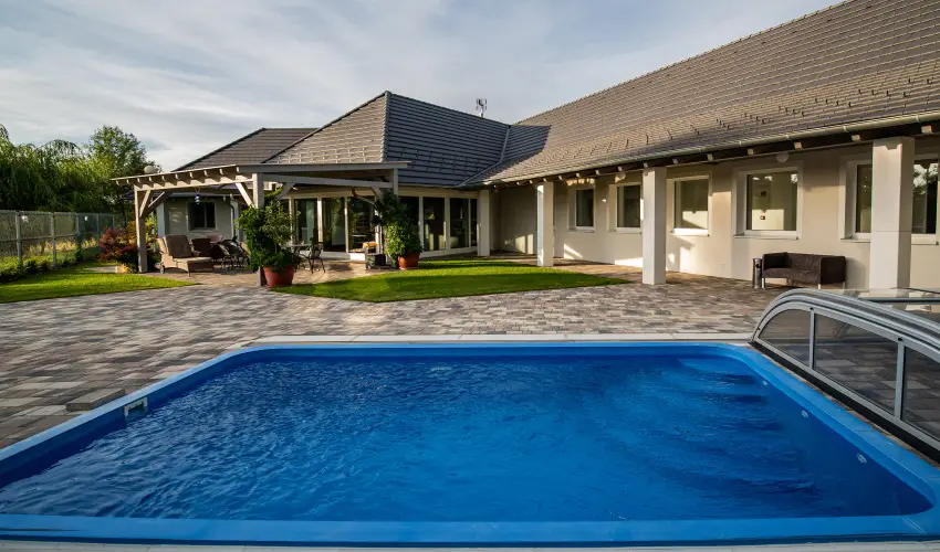 Szent Gy�rgy-hegy Residence Hegymagas - M�rcius 15.