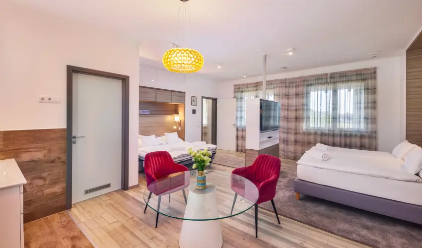 Szent Gy�rgy-hegy Residence Hegymagas - M�rcius 15.