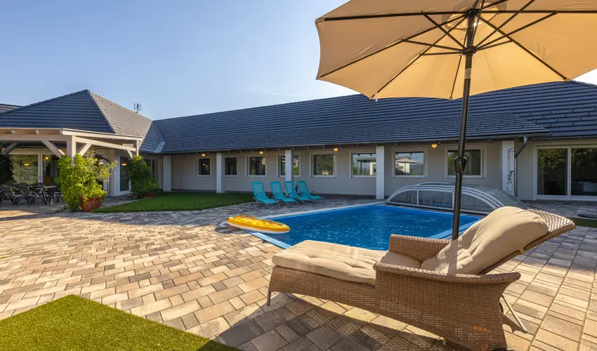 Szent Gy�rgy-hegy Residence Hegymagas - M�rcius 15.