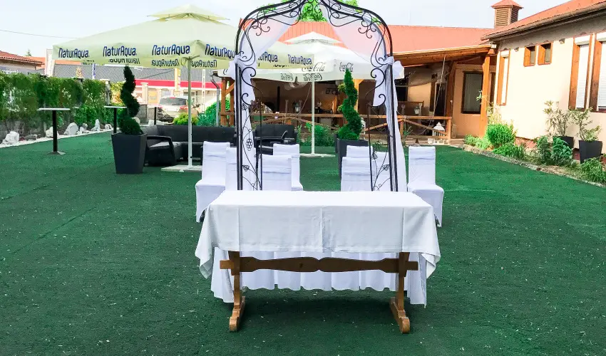 Szt�r Motel �s �tterem Balassagyarmat - M�rcius 15. 