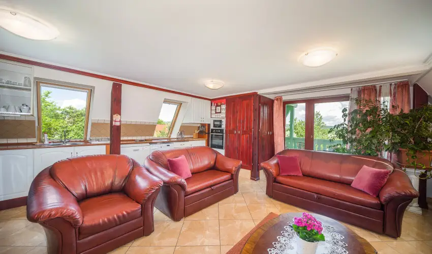 Tams Apartman Balatonfldvr - Mrcius 15. (min. 7 j)