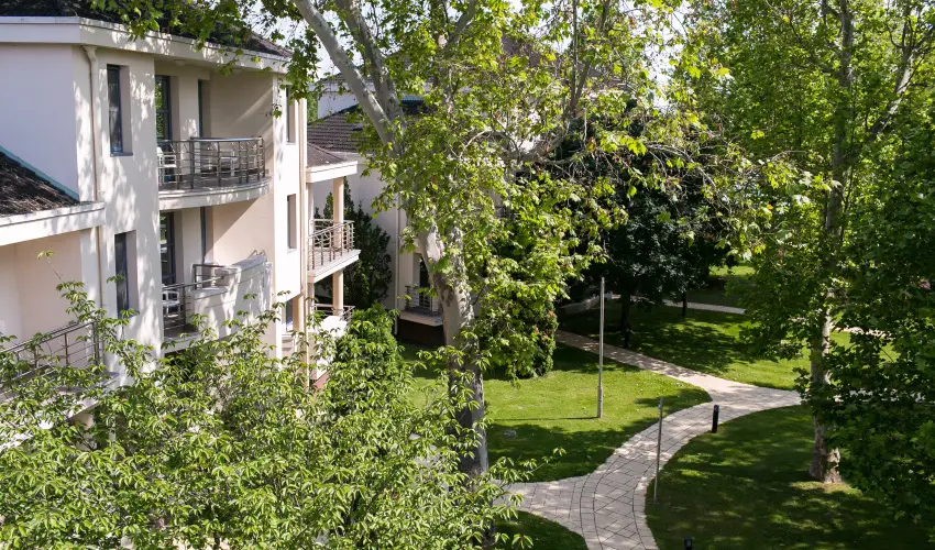 Kenese Bay Garden Resort & Conference Balatonkenese - M�rcius 15. (min. 2 �j)