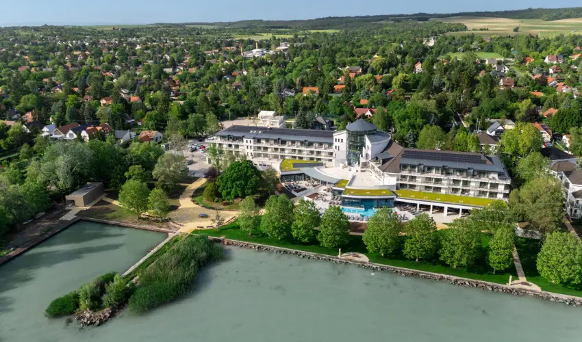 Kenese Bay Garden Resort & Conference Balatonkenese - M�rcius 15. (min. 2 �j)