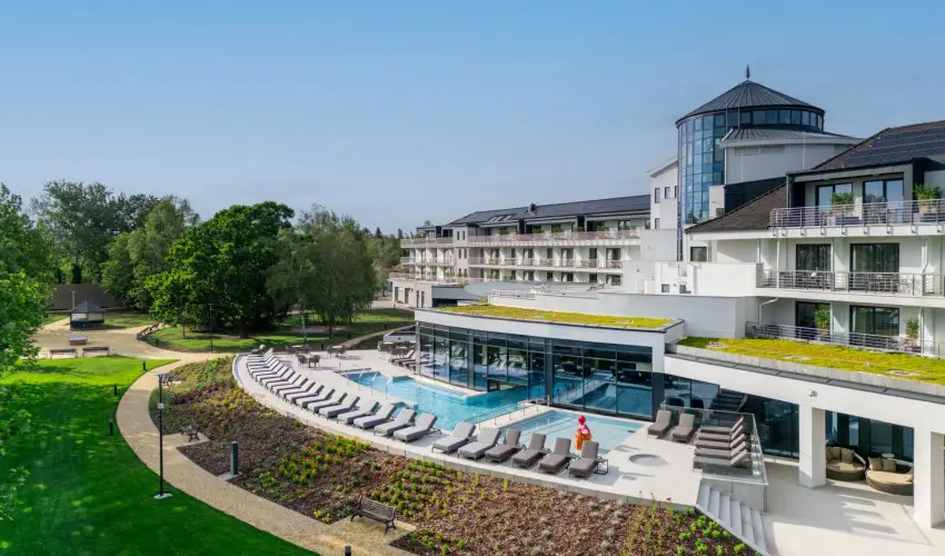 Kenese Bay Garden Resort & Conference Balatonkenese - M�rcius 15. (min. 2 �j)