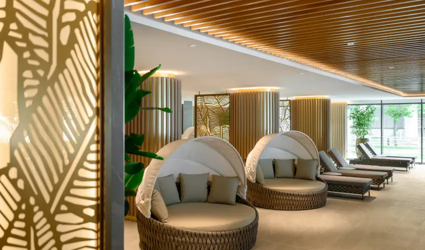 Kenese Bay Garden Resort & Conference Balatonkenese - M�rcius 15. (min. 2 �j)