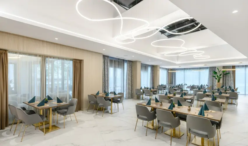 Kenese Bay Garden Resort & Conference Balatonkenese - M�rcius 15. (min. 2 �j)