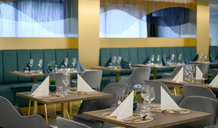 Kenese Bay Garden Resort & Conference Balatonkenese - M�rcius 15. (min. 2 �j)