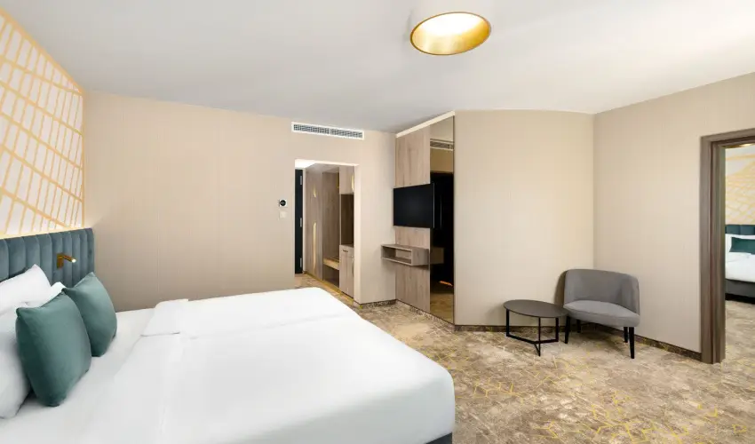 Kenese Bay Garden Resort & Conference Balatonkenese - M�rcius 15. (min. 2 �j)