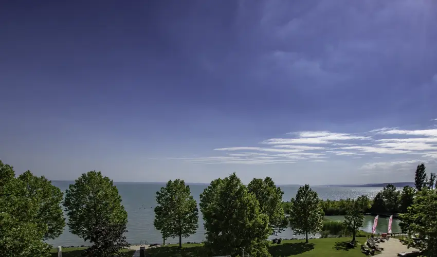 Kenese Bay Garden Resort & Conference Balatonkenese - M�rcius 15. (min. 2 �j)