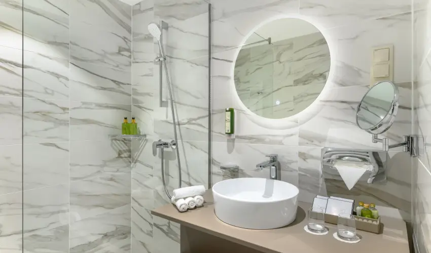 Kenese Bay Garden Resort & Conference Balatonkenese - M�rcius 15. (min. 2 �j)