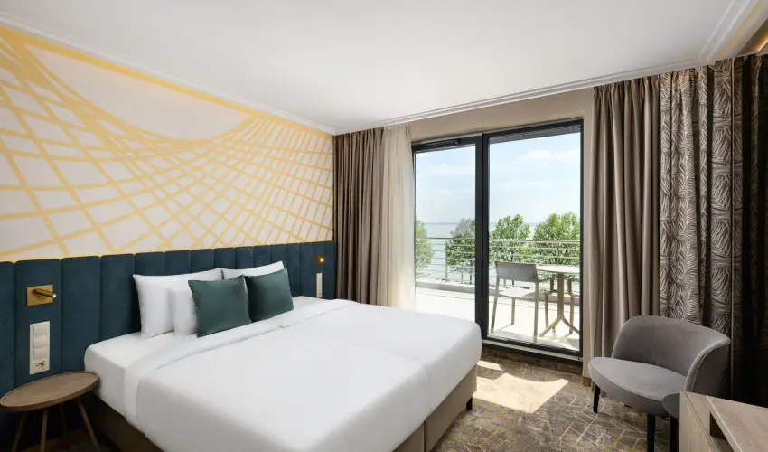 Kenese Bay Garden Resort & Conference Balatonkenese - M�rcius 15. (min. 2 �j)