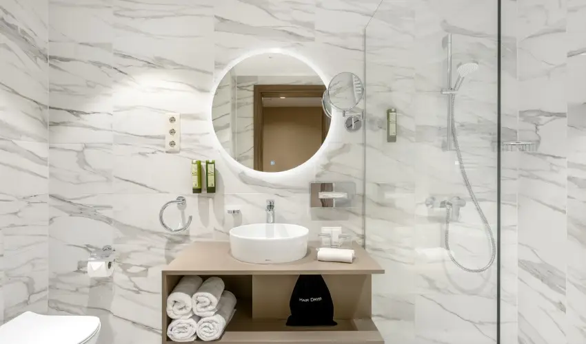 Kenese Bay Garden Resort & Conference Balatonkenese - M�rcius 15. (min. 2 �j)