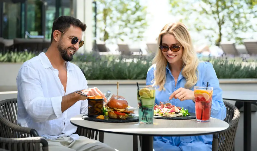 Kenese Bay Garden Resort & Conference Balatonkenese - M�rcius 15. (min. 2 �j)