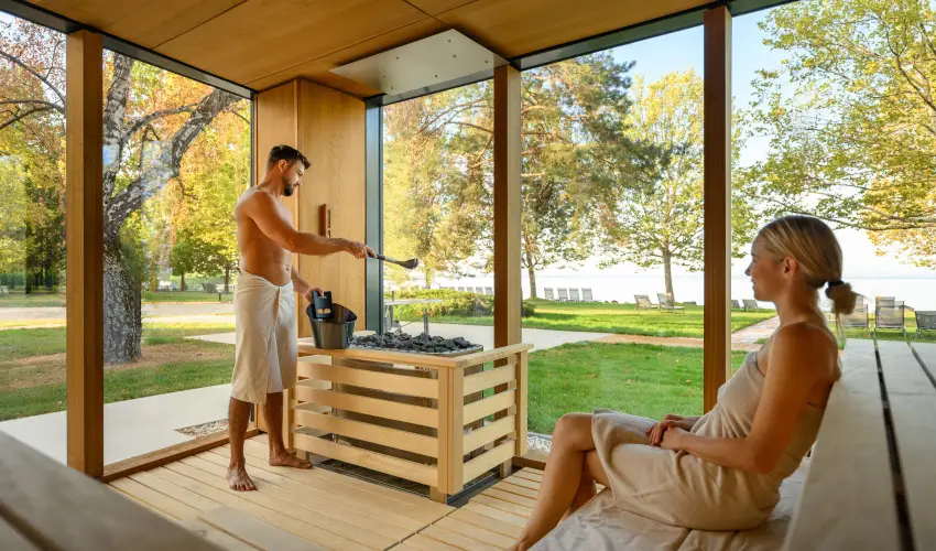 Kenese Bay Garden Resort & Conference Balatonkenese - M�rcius 15. (min. 2 �j)