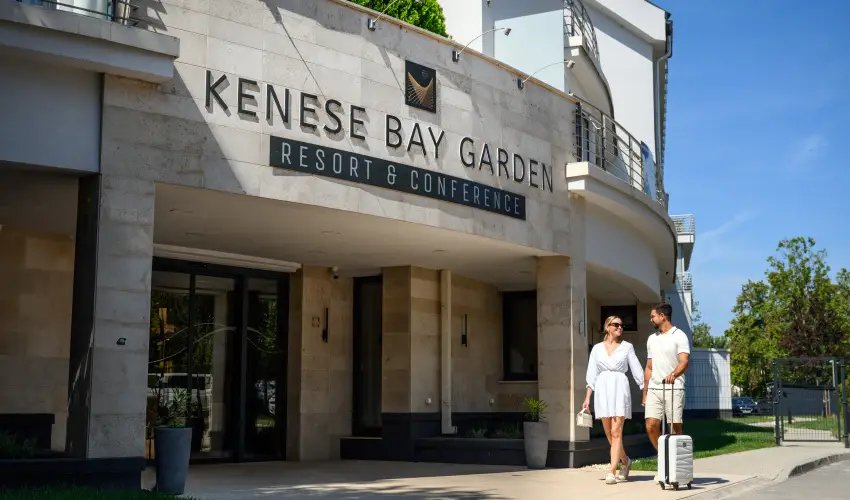Kenese Bay Garden Resort & Conference Balatonkenese - M�rcius 15. (min. 2 �j)