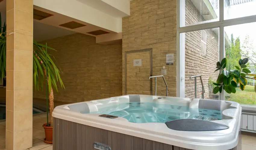 Hotel FIT H�v�z H�v�z - M�rcius 15.
