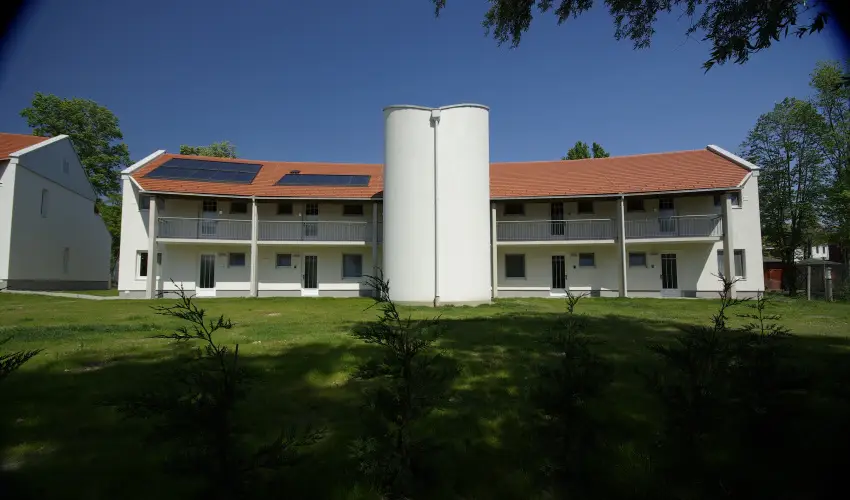 Term�l Apartmanok & Kemping Hark�ny Hark�ny - M�rcius 15. - teljes el�refizet�ssel