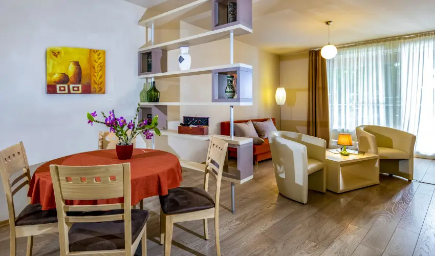 Term�l Apartmanok & Kemping Hark�ny Hark�ny - M�rcius 15. - teljes el�refizet�ssel