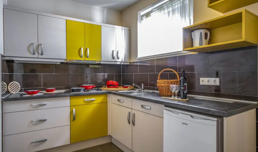 Term�l Apartmanok & Kemping Hark�ny Hark�ny - M�rcius 15. - teljes el�refizet�ssel