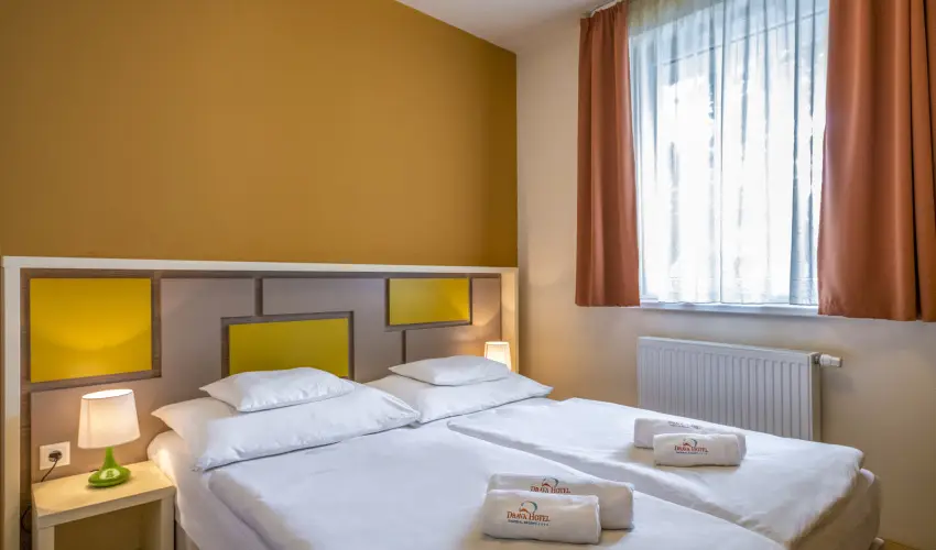 Term�l Apartmanok & Kemping Hark�ny Hark�ny - M�rcius 15. - teljes el�refizet�ssel