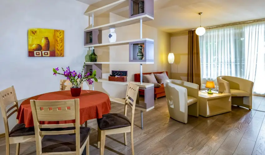 Term�l Apartmanok & Kemping Hark�ny Hark�ny - M�rcius 15. - teljes el�refizet�ssel