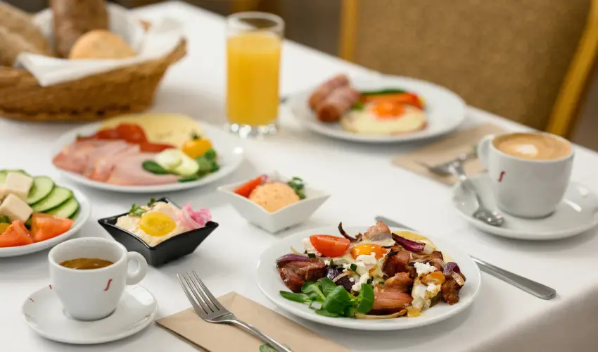 Therm�l Park Hotel Egerszal�k - M�rcius 15.