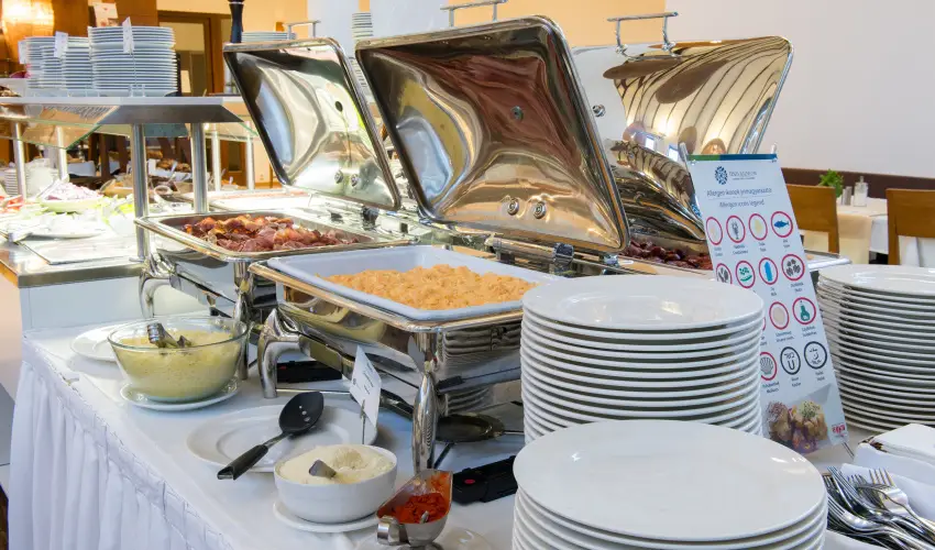 Tisza Balneum Hotel Tiszaf�red - Borvacsora Mautner Zs�fi�val (min. 2 �j)