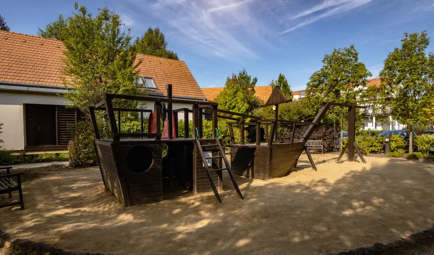 Tisza Balneum Hotel Tiszaf�red - Borvacsora Mautner Zs�fi�val (min. 2 �j)