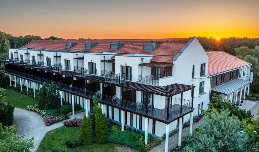 Tisza Balneum Hotel Tiszaf�red - Borvacsora Mautner Zs�fi�val (min. 2 �j)