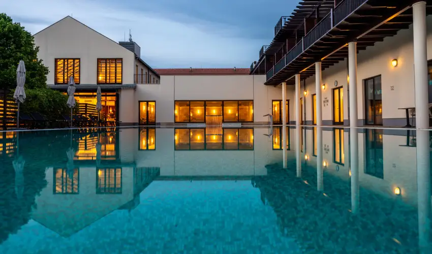 Tisza Balneum Hotel Tiszaf�red - Borvacsora Mautner Zs�fi�val (min. 2 �j)