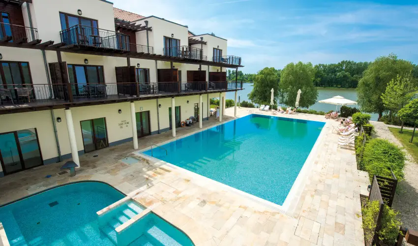 Tisza Balneum Hotel Tiszaf�red - Borvacsora Mautner Zs�fi�val (min. 2 �j)